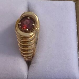18 karat yellow gold, big ruby stone size 7